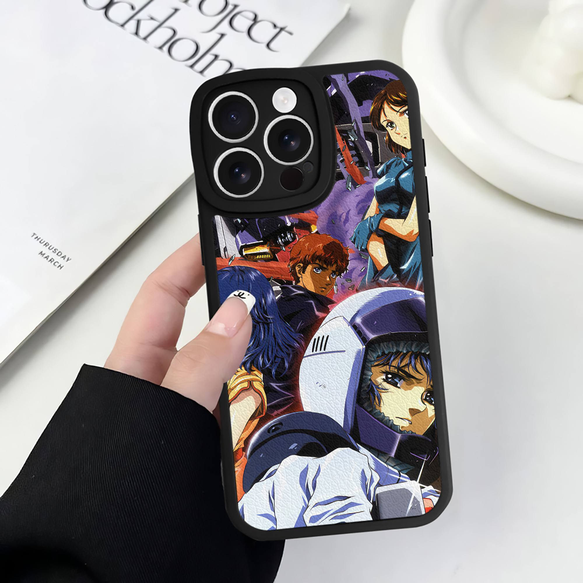 （画像用） 機動戦士ガンダム Mobile Suit Gundam 【iPhone 16シリーズ対応】シリコンスマホケース（レザー調） 材質：シリコン